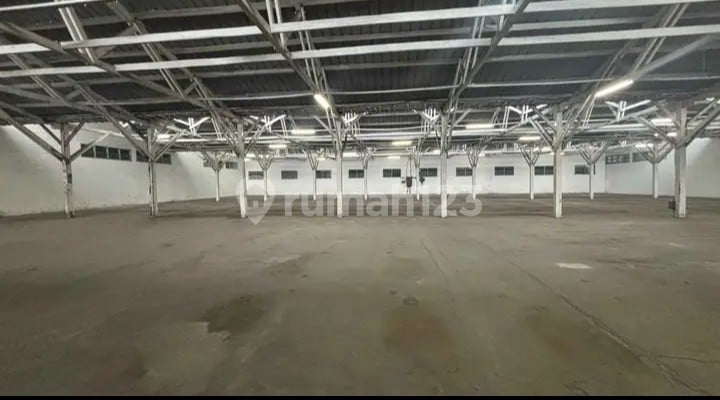 Gudang di Moh Toha Siap Pakai Akses Kontainer