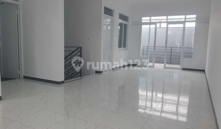 Rumah di Turangga 2 Lantai Buah Batu