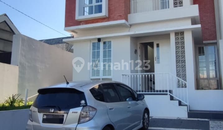 Rumah Minimalis Modern Bangunan Baru Di Sariwangi Bandung Utara