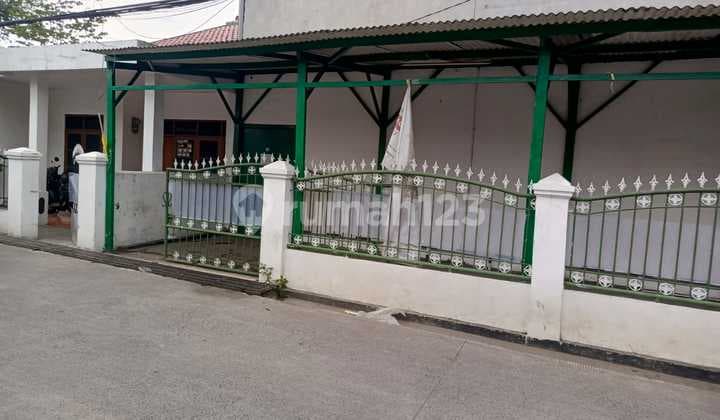 Dijual Rumah Luas Plus Gor Badminton di Cisaranten Arcamanik Hunian Nyaman dengan Lokasi Strategis