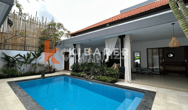 Comfy Two Bedroom Open Living Room Tropical Villa Conveniently Set in Berawa YRR3375