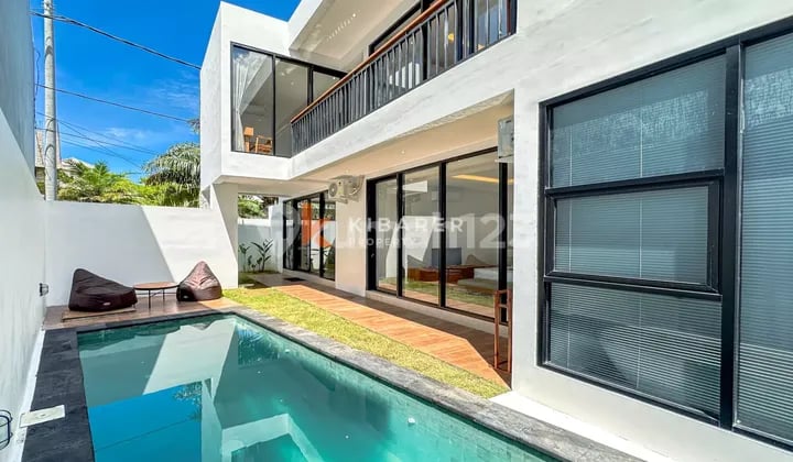 Villa Menawan Dua Kamar Tidur dengan Ruang Tamu Tertutup di Nusa Dua yang Tenang YRR3610