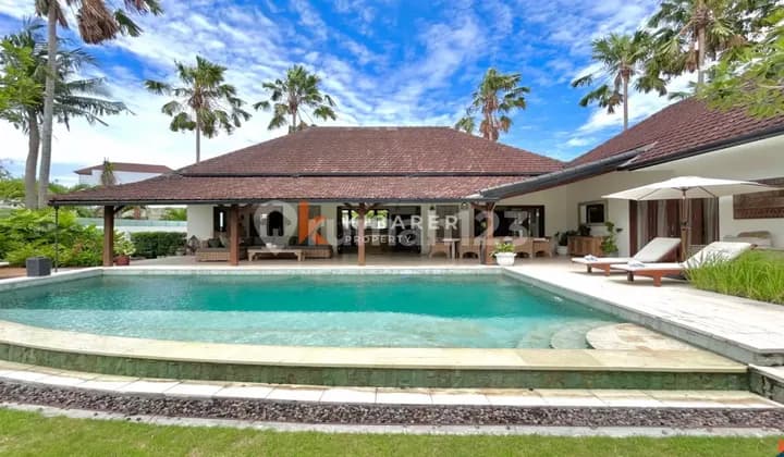 Tropical Bliss: Charming Three-Bedroom Enclosed Living Villa in Berawa YRR3511