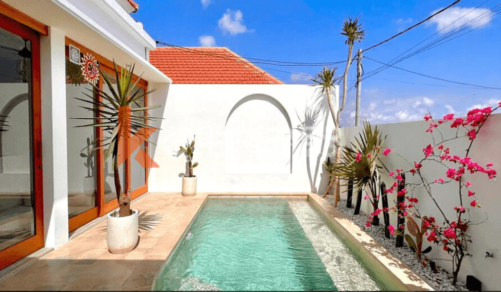 Mediterranean Three Bedroom Enclosed Livingroom Villa Set in Pererenan Suitable for Sublease YRR3201
