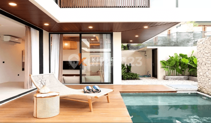 Modern Living Two-Bedrooms Villa in Canggu Area YRC5271