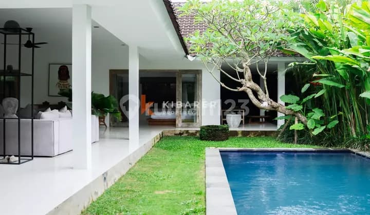 Stunning Three-Bedroom Tropical Villa with Open Living and Pool in Canggu YRR3529