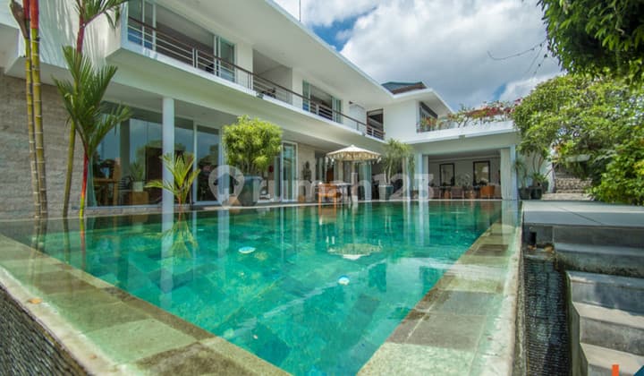 Beautiful Luxurious Six Bedroom Estate For Lease Vl2767