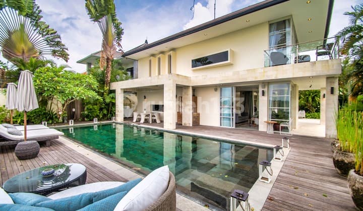 Beautiful four bedroom freehold estate with endless green views for sale in Munggu VL3202