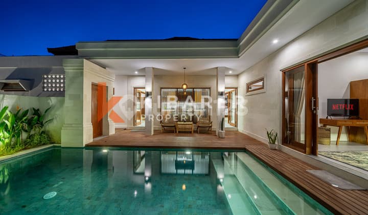 Amazing Three Bedroom Enclosed Living Contemporary Villa Situated In Berawa Yrr3379