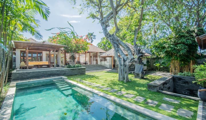 Secluded Three Bedrooms Villa for Sale in Umalas VL2339