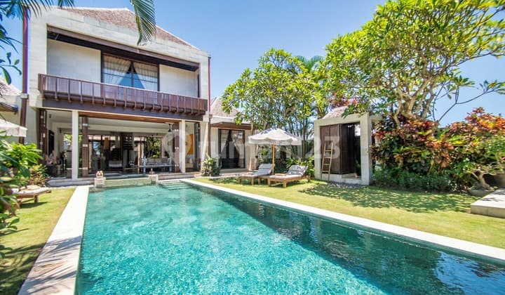 Freehold three bedroom beach villa for sale in Ketewel VL3212