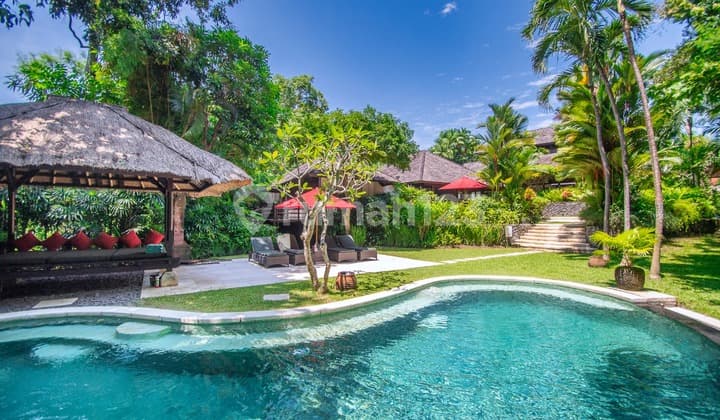 Freehold riverside estate for sale in fashionable Pererenan VL3193