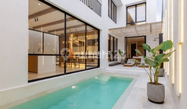 Modern Three Bedroom Enclosed Living Villa With Rooftop In Pererenan Yrv4250