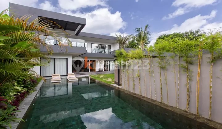 Modern Luxury Meets Tropical Serenity – Stunning Four-Bedroom Villa in Buduk YRR3595