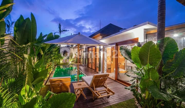 Chic Tropical 2-Bedroom Villa for Lease in Heart of Seminyak SLCH002