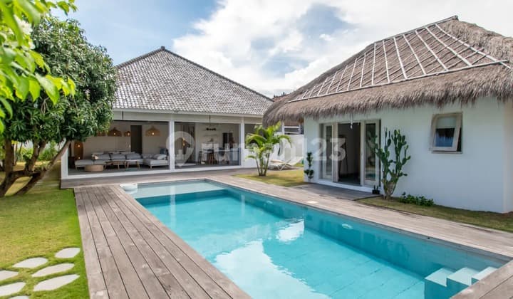 Stunning three-bedroom modern-tropical leasehold property in Sanur VL3409