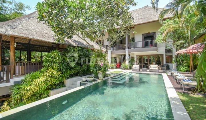 Beautiful Tropical Four Bedrooms Villa for Sale in Canggu VL2066