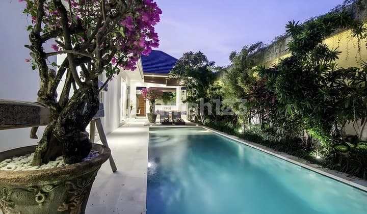 Modern two bedroom tropical villa for lease in Seminyak SLSM015