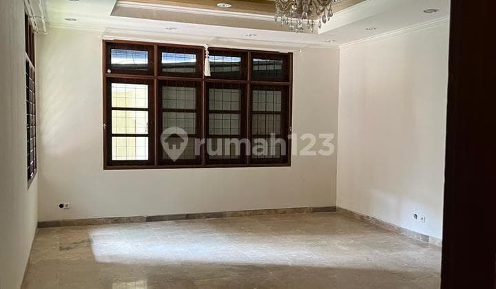 HOUSE ON TAMAN GANDARIA STREET, KEBAYORAN LAMA, SOUTH JAKARTA