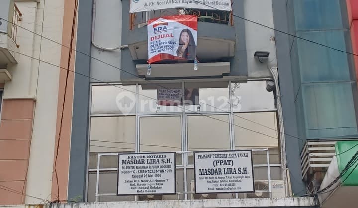 Ruko 4 lantai di Jl. Raya KH Noer Ali strategis cocok untuk usaha