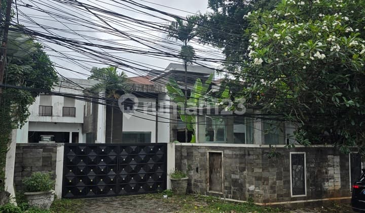 Rumah 3 Lantai di Kemang