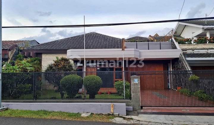 Rumah Aesthetic Semi Furnished di Komplek Cikutra Bandung Kota