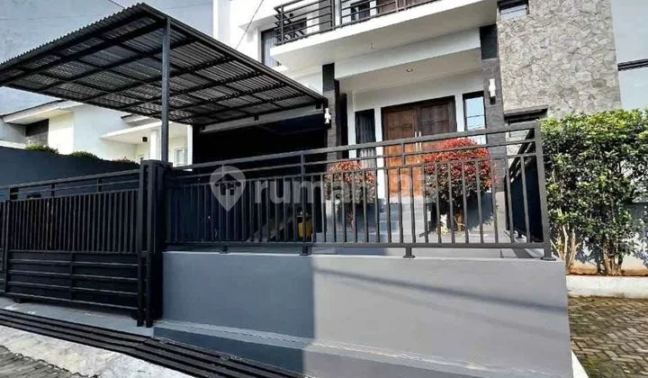 Rumah Mewah Full Furnished dengan Kolam Renang di Lembang Bandung Menarik