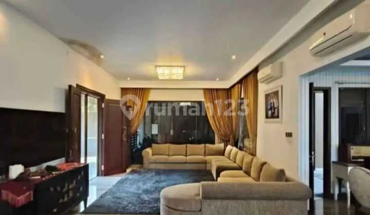 Rumah Mewah Full Furnish dengan Kolam Renang di Buah Batu Bandung