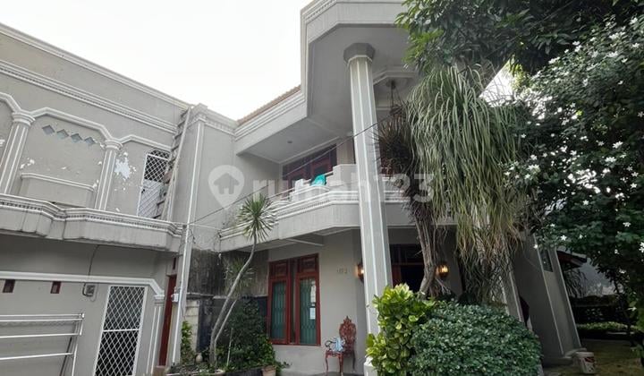 Rumah Mewah Semi Furnished di Kawasan Jakarta Timur Harga Terbaik
