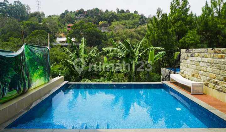 Rumah Fully Furnished dengan Kolam Berenang di Resor Dago Pakar