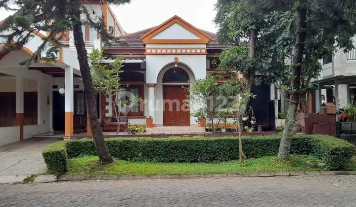 Rumah Mewah Semi Furnished di Komplek Sindanglaya Bandung Menarik