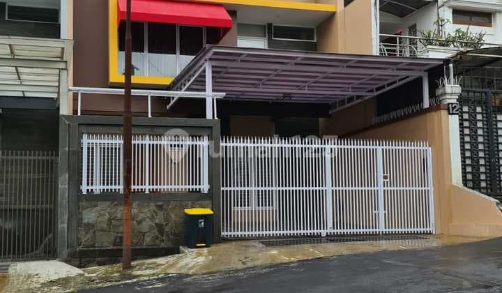 Rumah Semi Furnish Lokasi Premium di Setramurni Bandung Kota