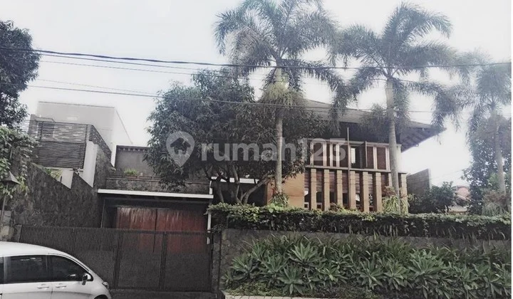 Rumah Old Money Semi Furnished di Kawasan Dago Bandung Kota