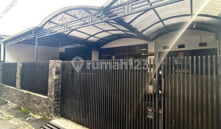 Comfortably Located Minimalist House in Antapani Complex, Bandung City