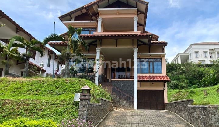 Rumah Mewah Fully Furnished di Dago Pakar Bandung Kota Menarik