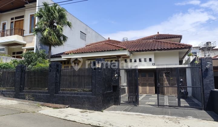 Rumah Semi Furnished di Komplek Pasteur Bandung Dekat Akses Tol