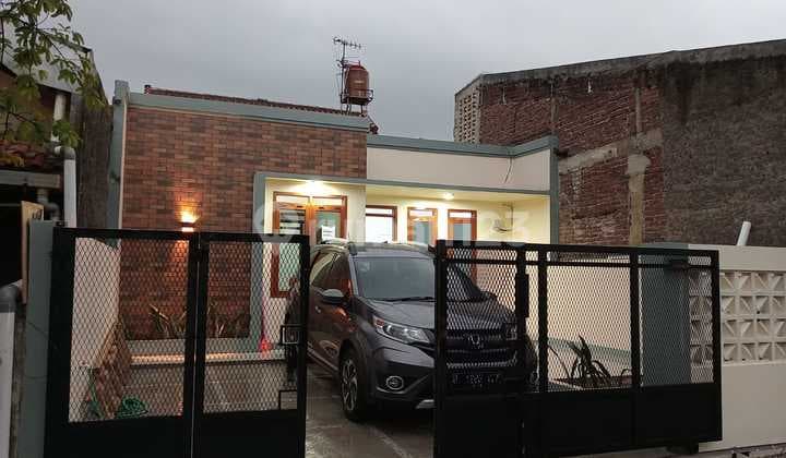 Rumah Minimalis Modern Strategis di Komplek Cibiru Bandung Menarik