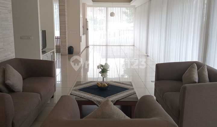 Rumah Mewah Semi Furnished Siap Huni di Cigadung Bandung Menarik