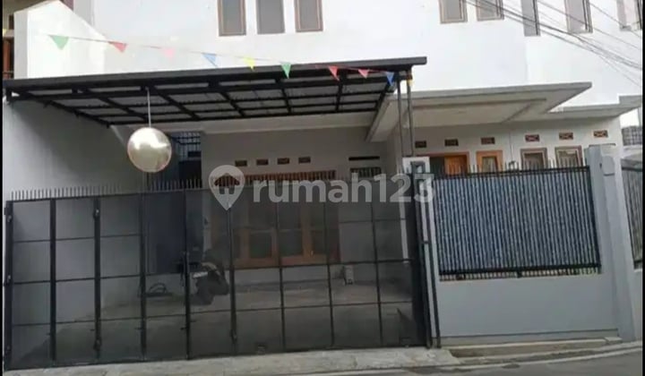 Rumah Semi Furnished di Kawasan Premium Sarijadi Bandung Kota Harga Nego Menarik