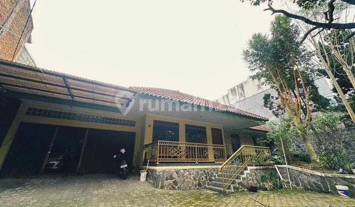 Rumah Old Money Semi Furnished di Komplek Elite Sukajadi Bandung