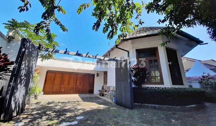 Rumah Old Money Furnish di Mainroad Wastukencana Bandung Menarik