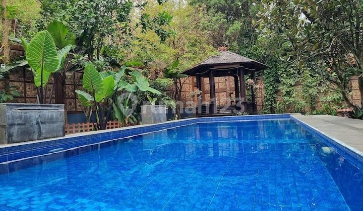 Rumah Fully Furnished dengan Kolam Berenang di Resor Dago Pakar