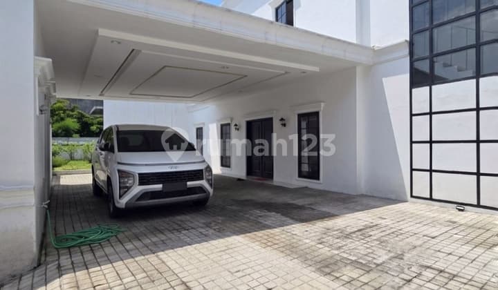 Rumah Mewah Semi Furnished di Komplek Gegerkalong Bandung Menarik