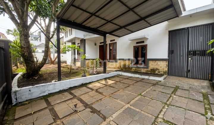 Semi-Furnished House in a Scenic Location at Sayap Cikutra, Bojong Koneng, Bandung
