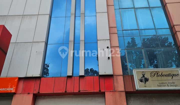 Disewakan Ruko Kebayoran Arcade 4 Lantai, Lebar 5 M, Ruko Eye Catching Hadap Boulevard Bintaro Jaya Rp 200 Juta Per Tahun Nego 0811171xxxx