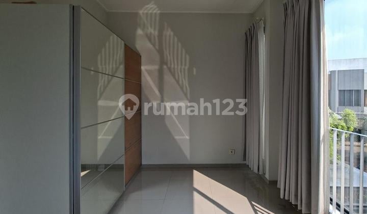 Dijual Rumah U Ville Depan Taman & Gate Masuk 2 Lantai 72/78m 3 Kamar Furnished Siap Huni SHM Rp 1,95 M Dekat Kampus UPJ Cocok utk Mahasiswa 0811171xxxx