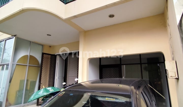 Beautiful House Quick Sale Freehold 3.4m Negotiable In Kebon Jeruk