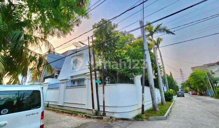 Dijual Rumah Mewah Hook Pluit Semi Furnished - 4Br+1 (T/B 307 M² / 600 M²) 9.5M, Pluit, Jakarta Utara