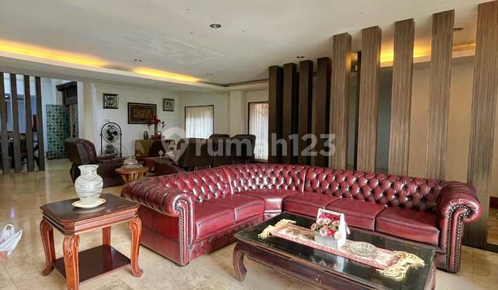 Dijual Rumah Mewah 3 Lantai Perumahan Bali View - 7BR (T/B 730 m² / 1200 m²) 8M, Ciputat, Tangerang
