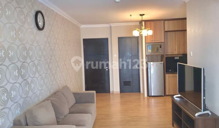 Disewakan Murah Apartemen Cosmo Mansion - Siap Huni, 3Br+1 (110 M²) Full Furnished, 125 Juta/Tahun, Tanah Abang, Jakarta Pusat